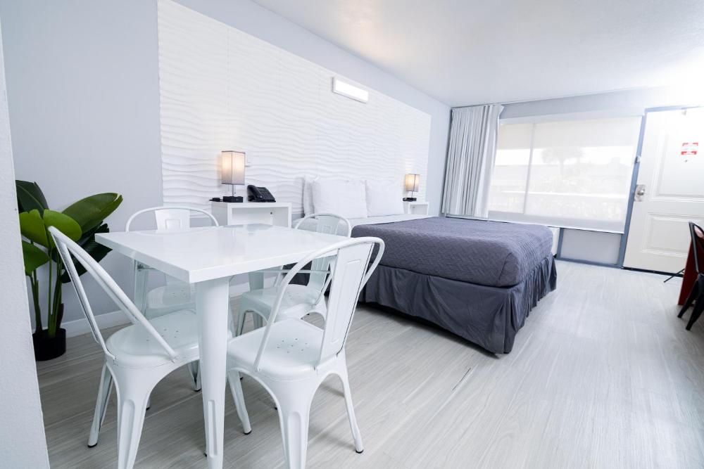 Deluxe King Room interior